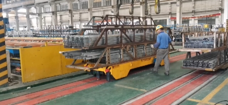 Motorized rail transfer cart